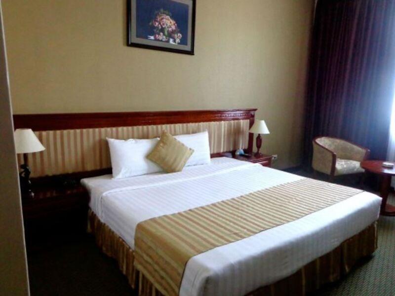 Aloha Halong Hotel Ha Long Bagian luar foto