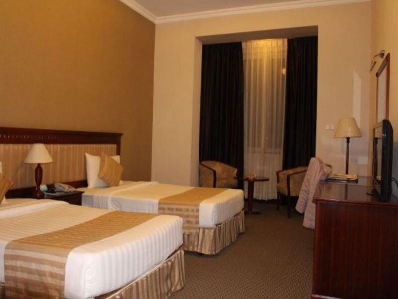 Aloha Halong Hotel Ha Long Bagian luar foto