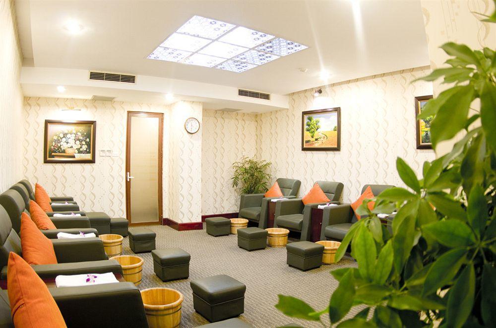 Aloha Halong Hotel Ha Long Bagian luar foto
