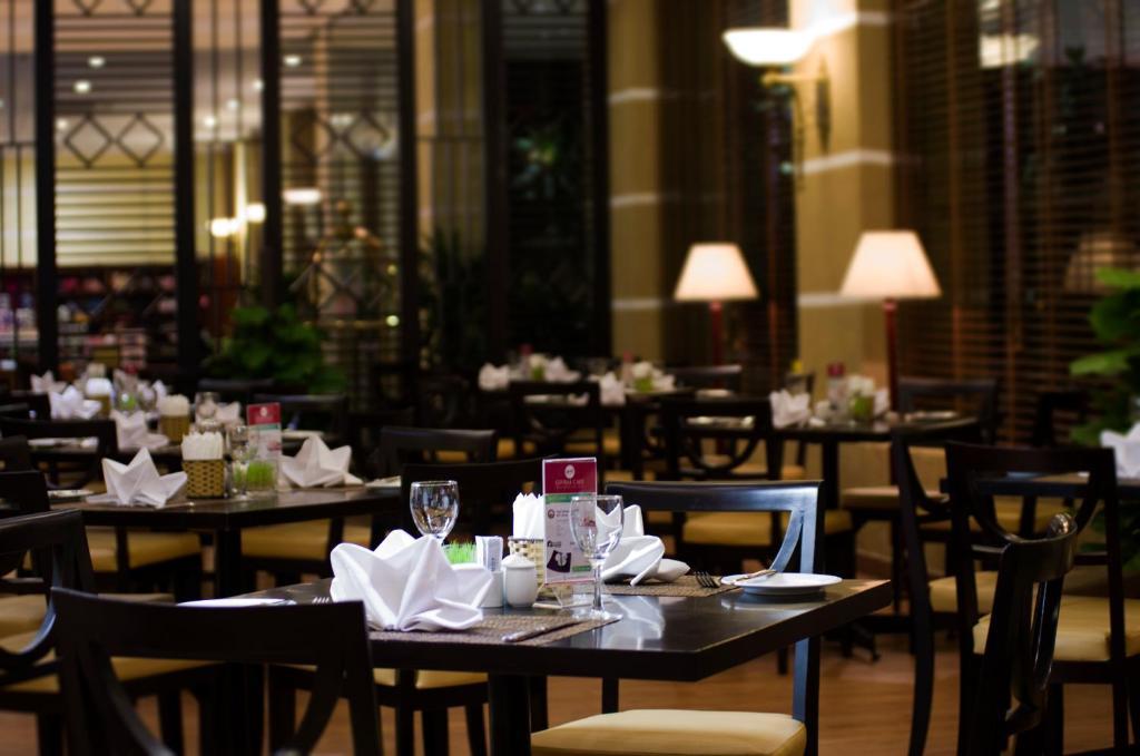 Aloha Halong Hotel Ha Long Bagian luar foto