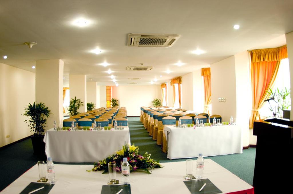 Aloha Halong Hotel Ha Long Bagian luar foto