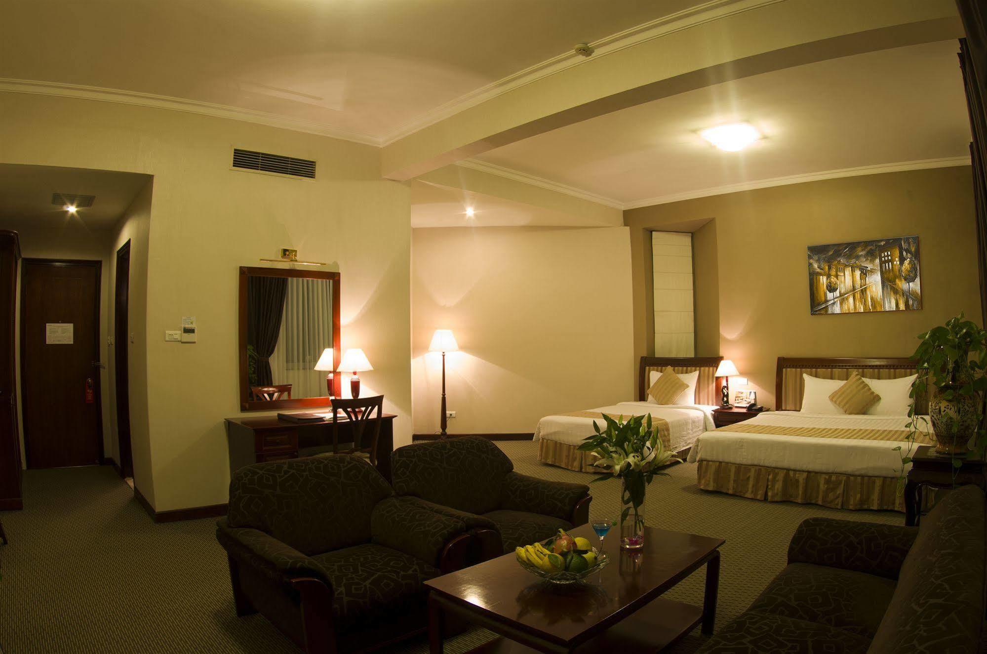 Aloha Halong Hotel Ha Long Bagian luar foto