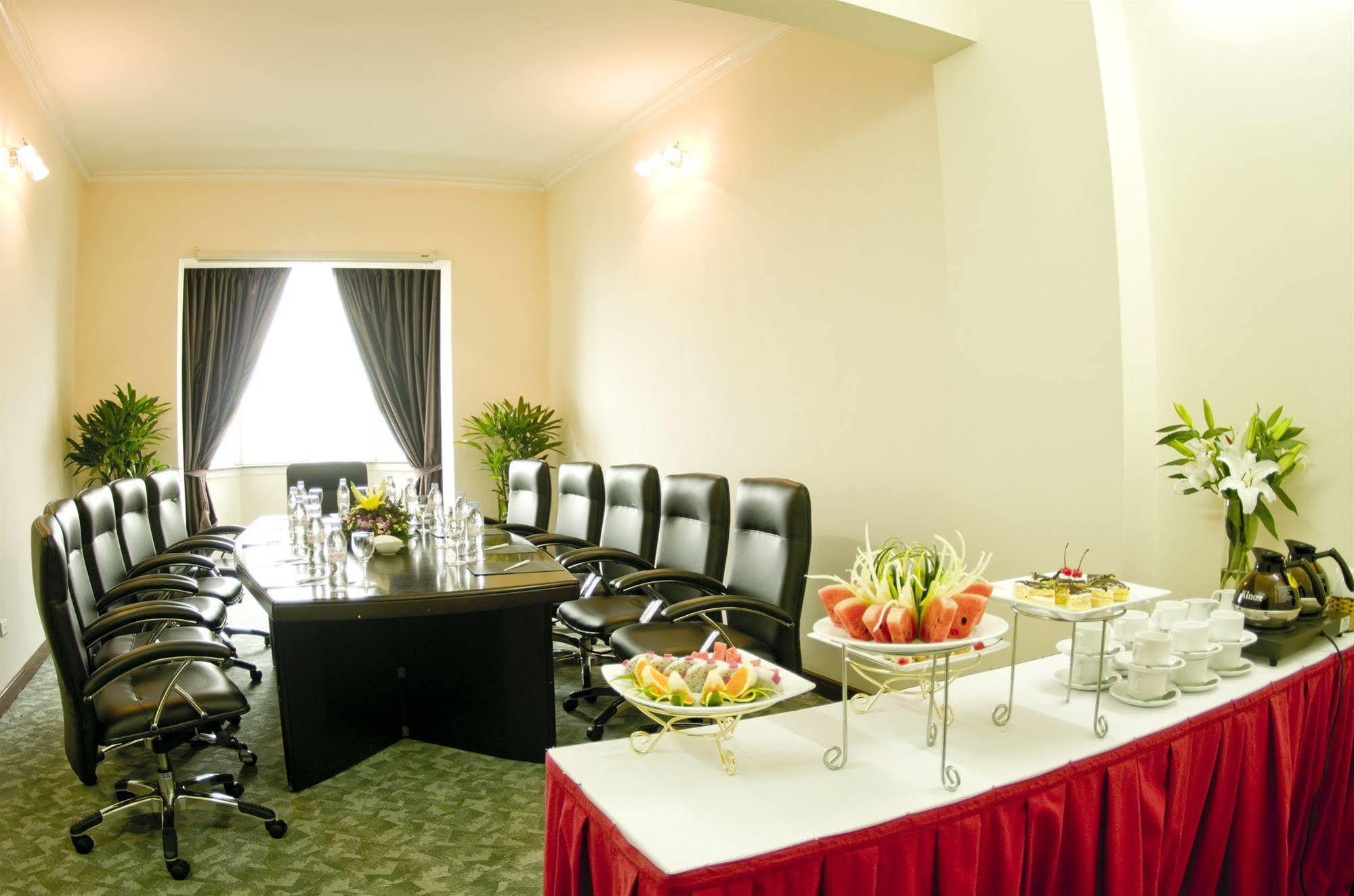 Aloha Halong Hotel Ha Long Bagian luar foto