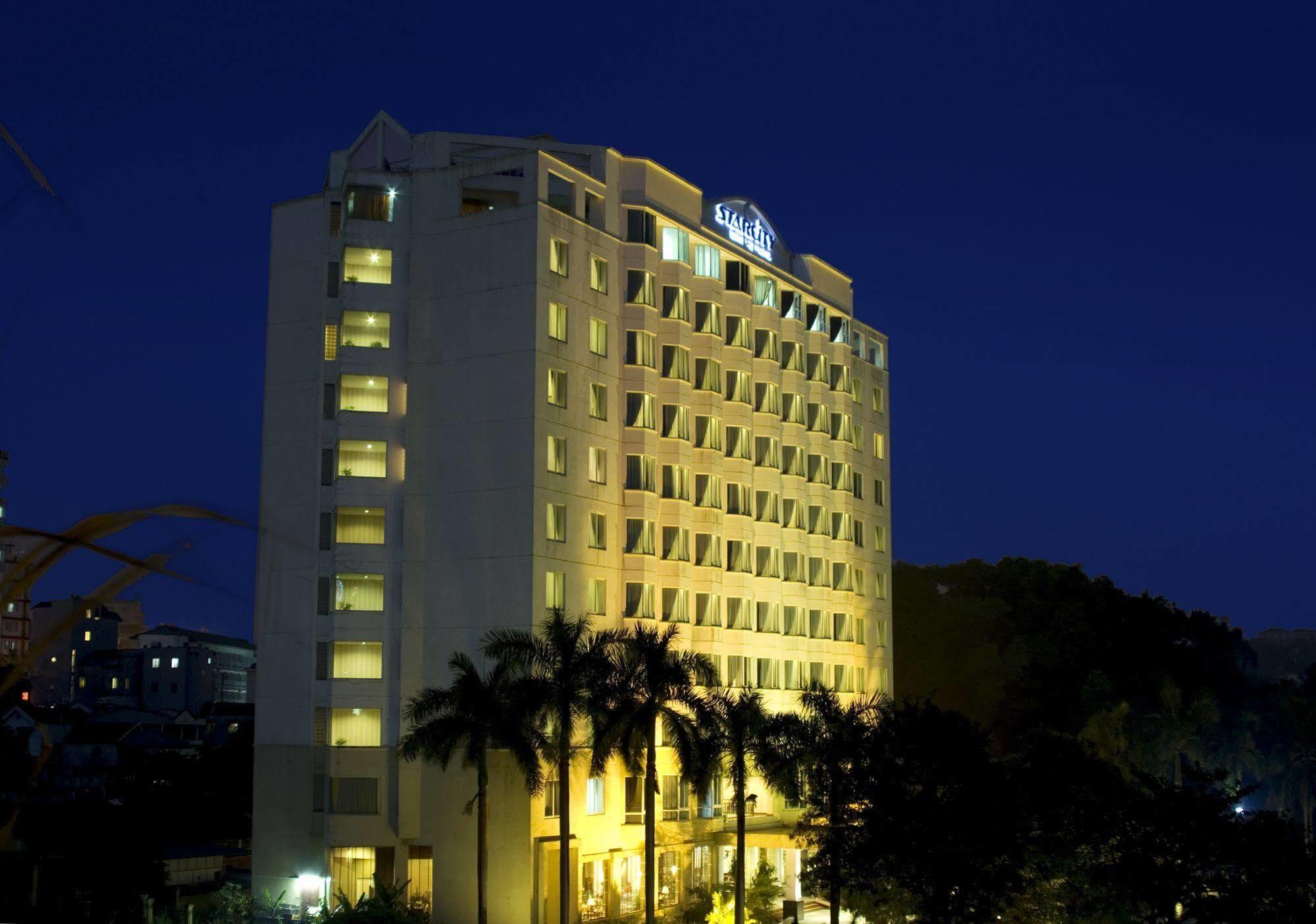 Aloha Halong Hotel Ha Long Bagian luar foto