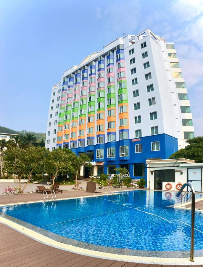 Aloha Halong Hotel Ha Long Bagian luar foto